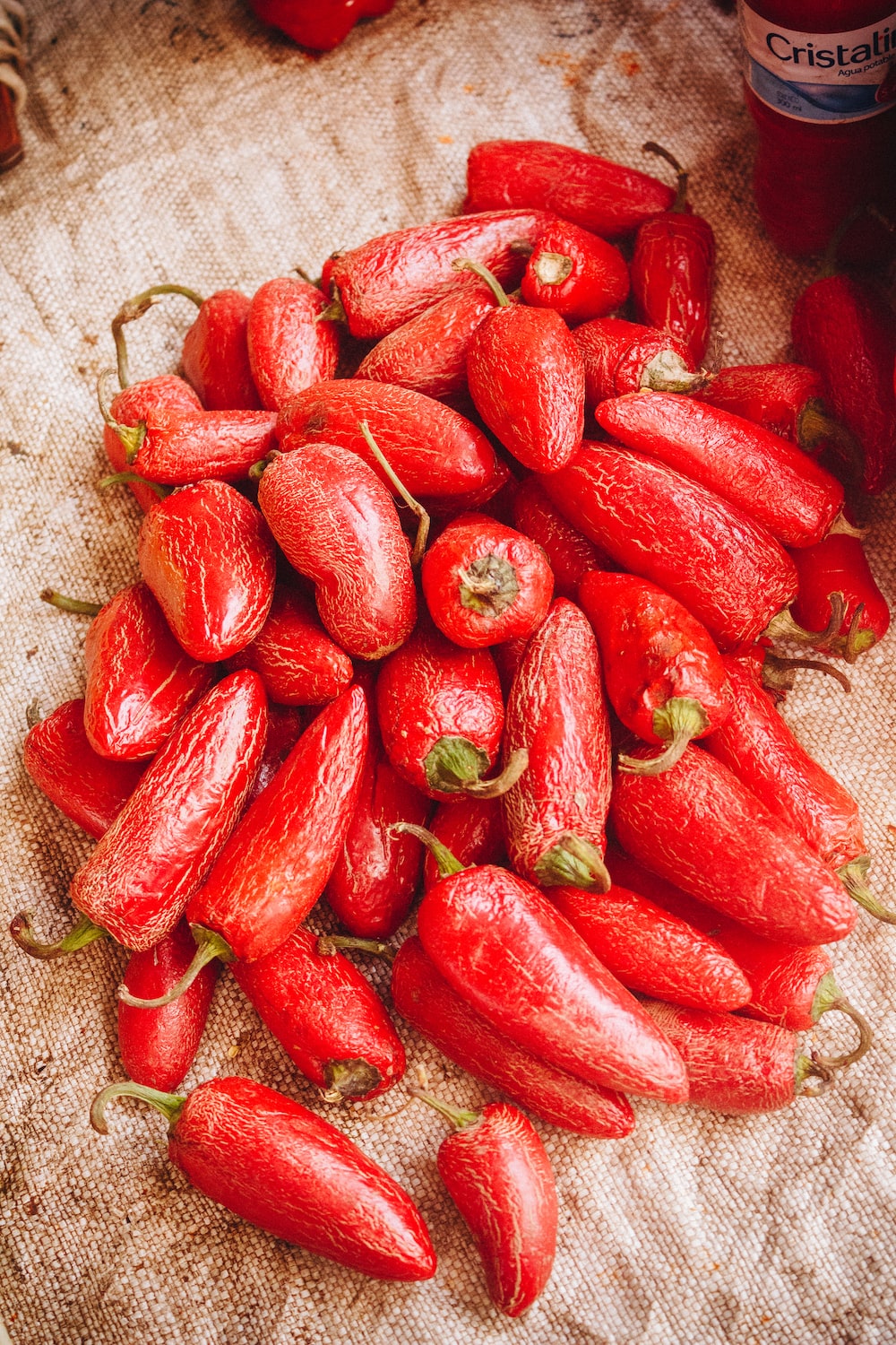a pile of red peppers