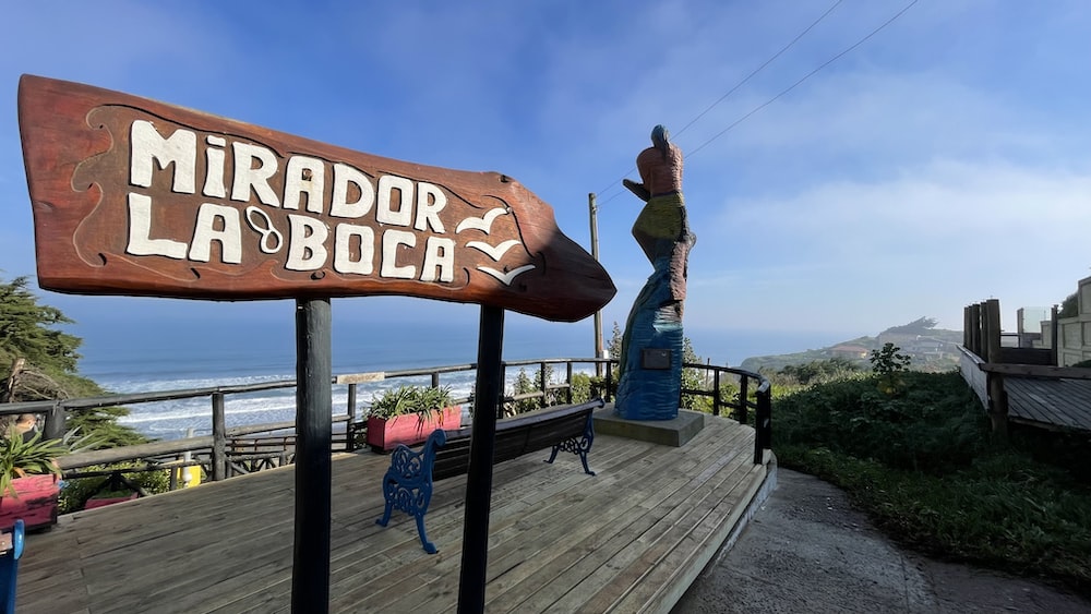 a wooden sign that says mirador laboroe on it
