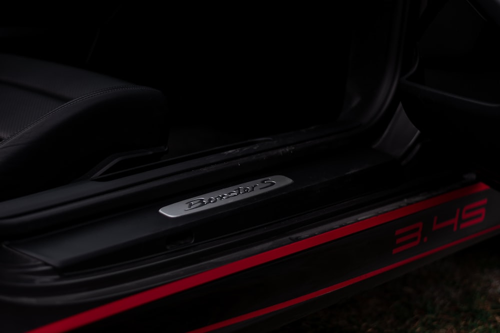 black and red car amplifier