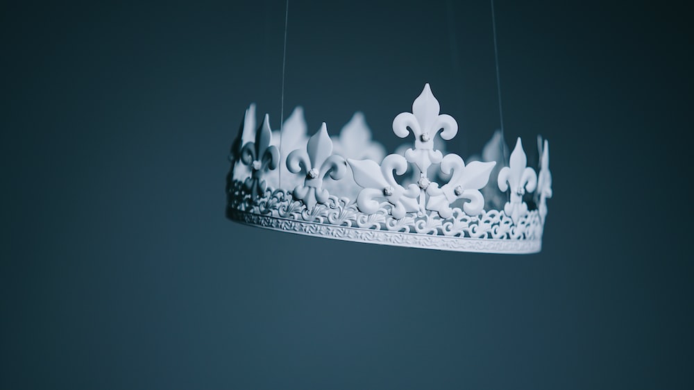 shallow focus photography white crown hanging decor