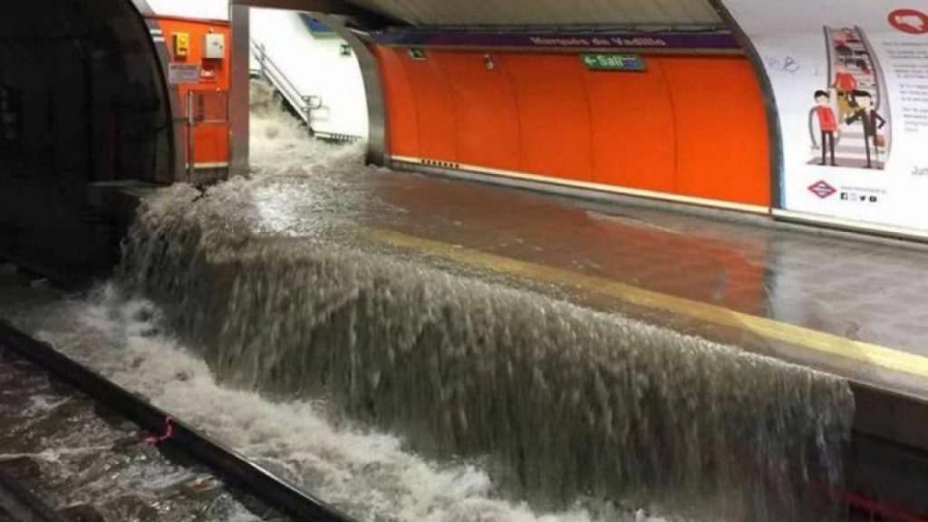 Inundaciones en el metro afectan movilización