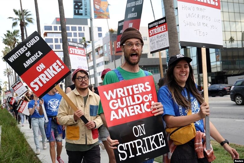 La huelga de actores y guionistas ha tenido un efecto devastador en la industria del cine y la televisión. Según un estudio de la Universidad de California en Los Ángeles, la huelga podría costar unos 2.500 millones de dólares en pérdidas directas e indirectas.